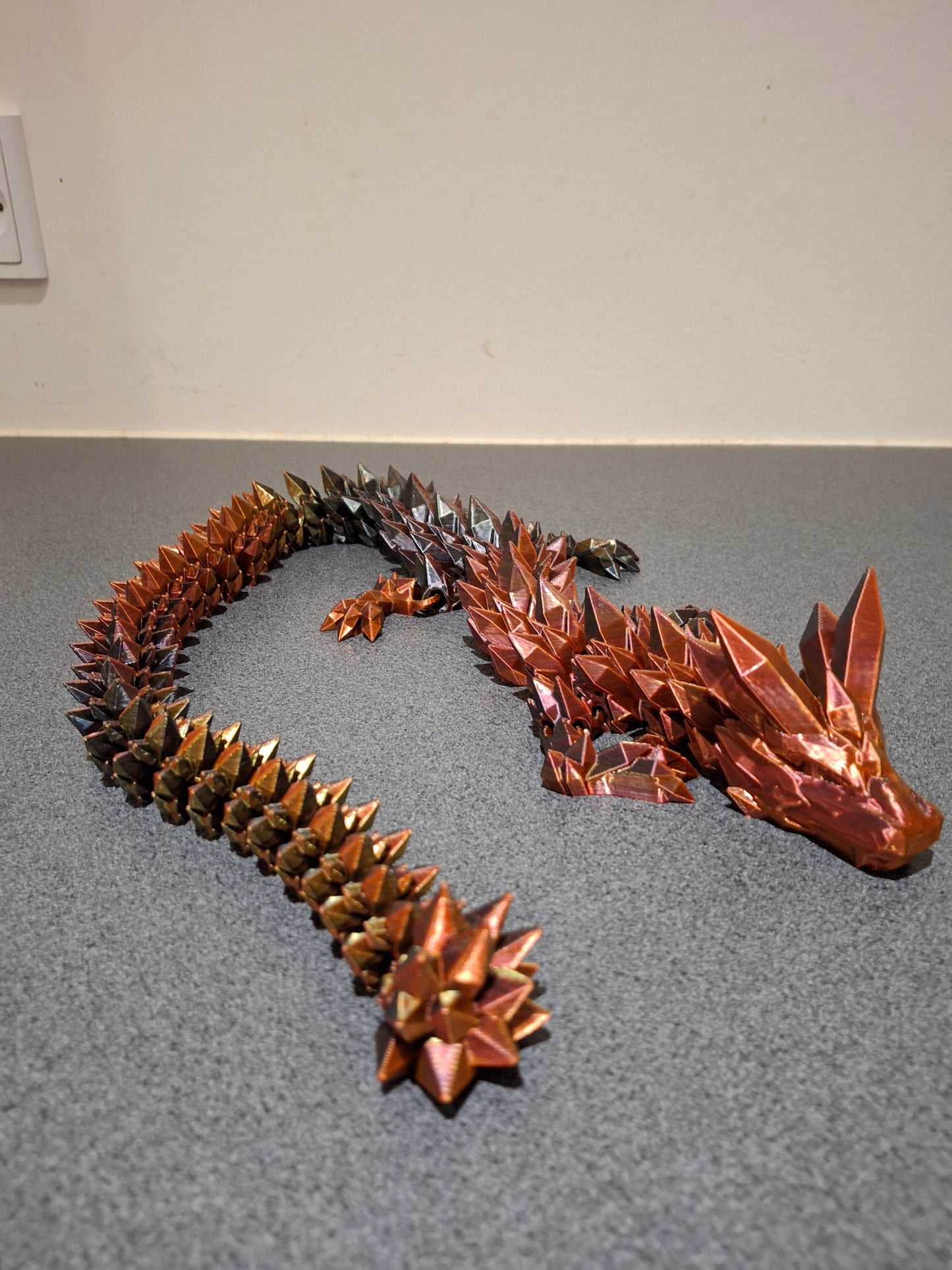 Krystal Drage - Sort, Rød og Guld - 68cm